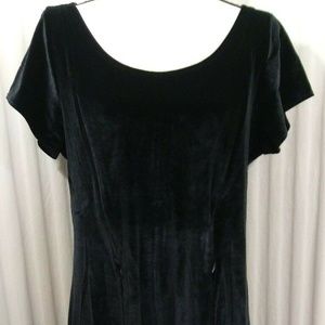 Breastfeeding Nursing Black Velvet Dress Size M